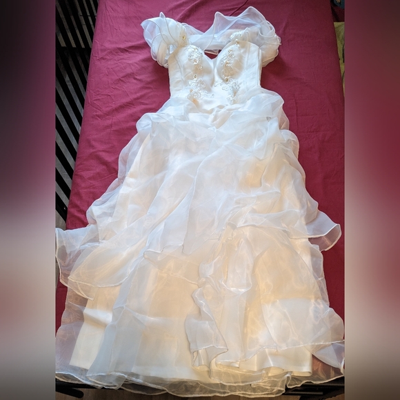 Wedding dress - Picture 5 of 9